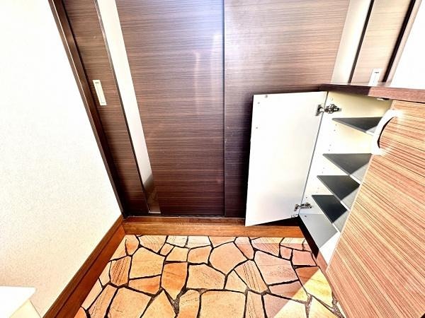 シャトータチバナ 玄関