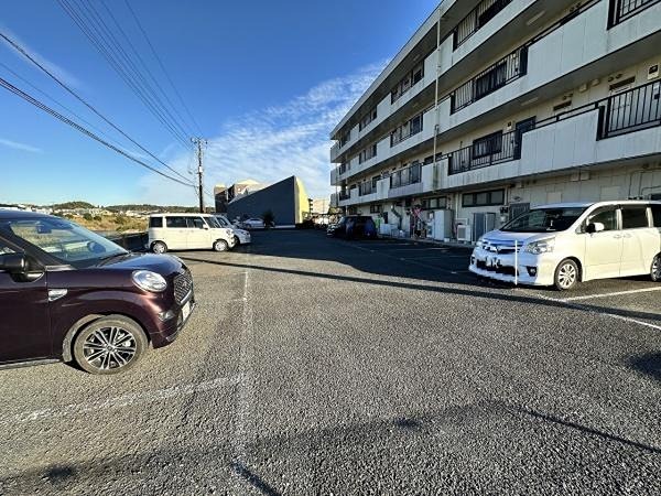 ラーゼンパラスト 駐車場