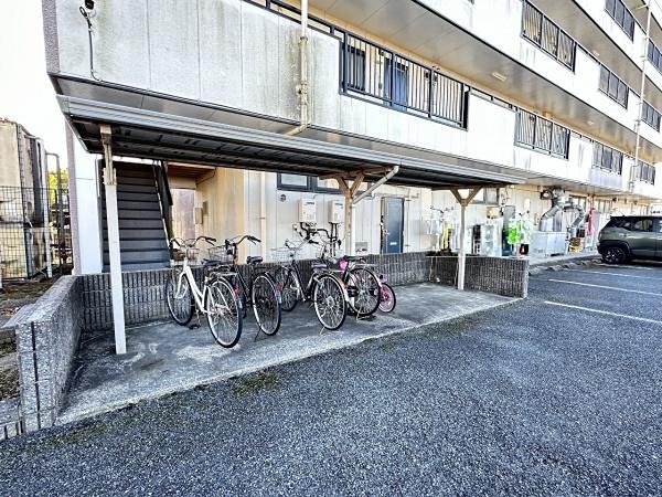 ラーゼンパラスト 駐車場